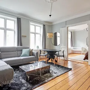  Apartment Spacious Scandinavian 3br In Vibrant Area