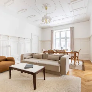 Large In By Tivoli Gardens Appartement